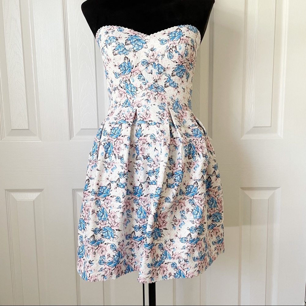 SANS SOUCI Floral Bandage Strapless Party Dress Size Medium